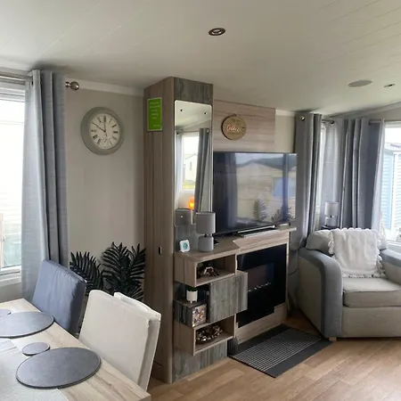 Surfshack Caravan Mh19d Manor House Park 3* Mawbray